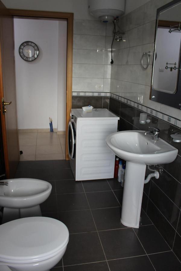 Comfy City Center Apartment Shkodër エクステリア 写真
